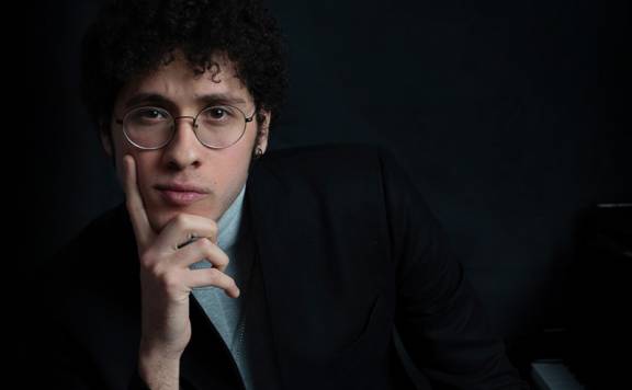 Dünya Sahnelerinden Genç Türkler Serisinin Konuğu Cem Esen